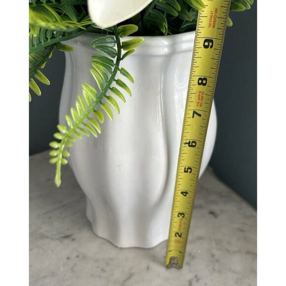 9 1/4” Tall White Vase Vintage WCL Scalloped Home Decor Table Centerpiece Entry - Picture 9 of 16